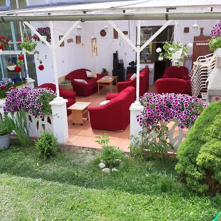 Vraji Homestay *